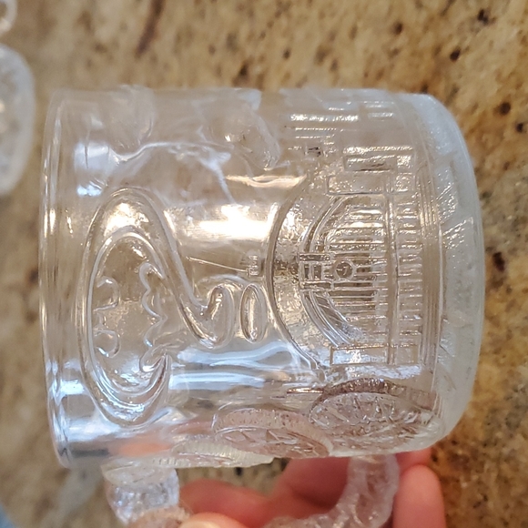 Set of 4 vintage Batman embossed glass mugs - Picture 6 of 15
